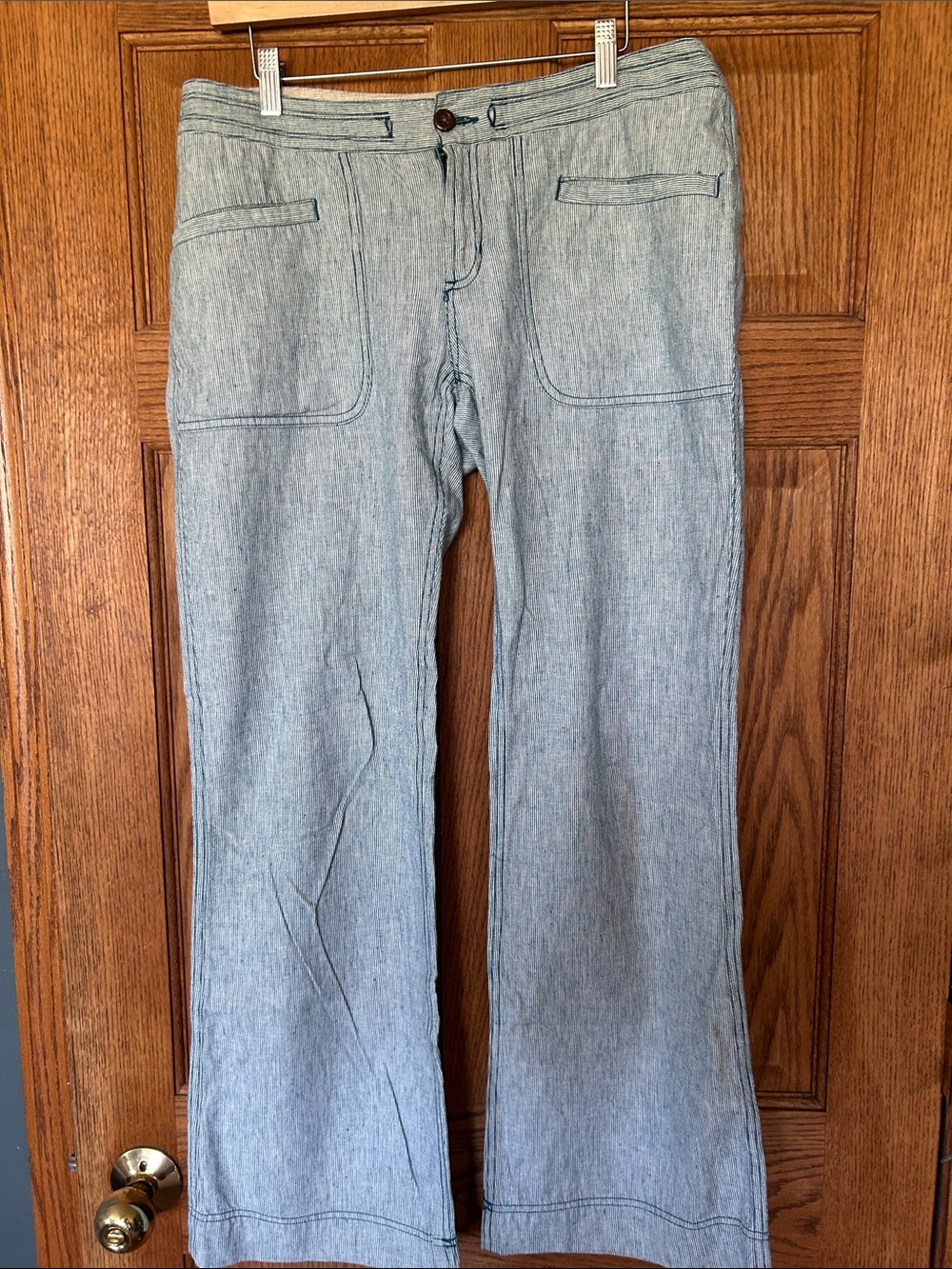 Light Wash Stripe Wide-Leg Jeans - Front Pocket Detail